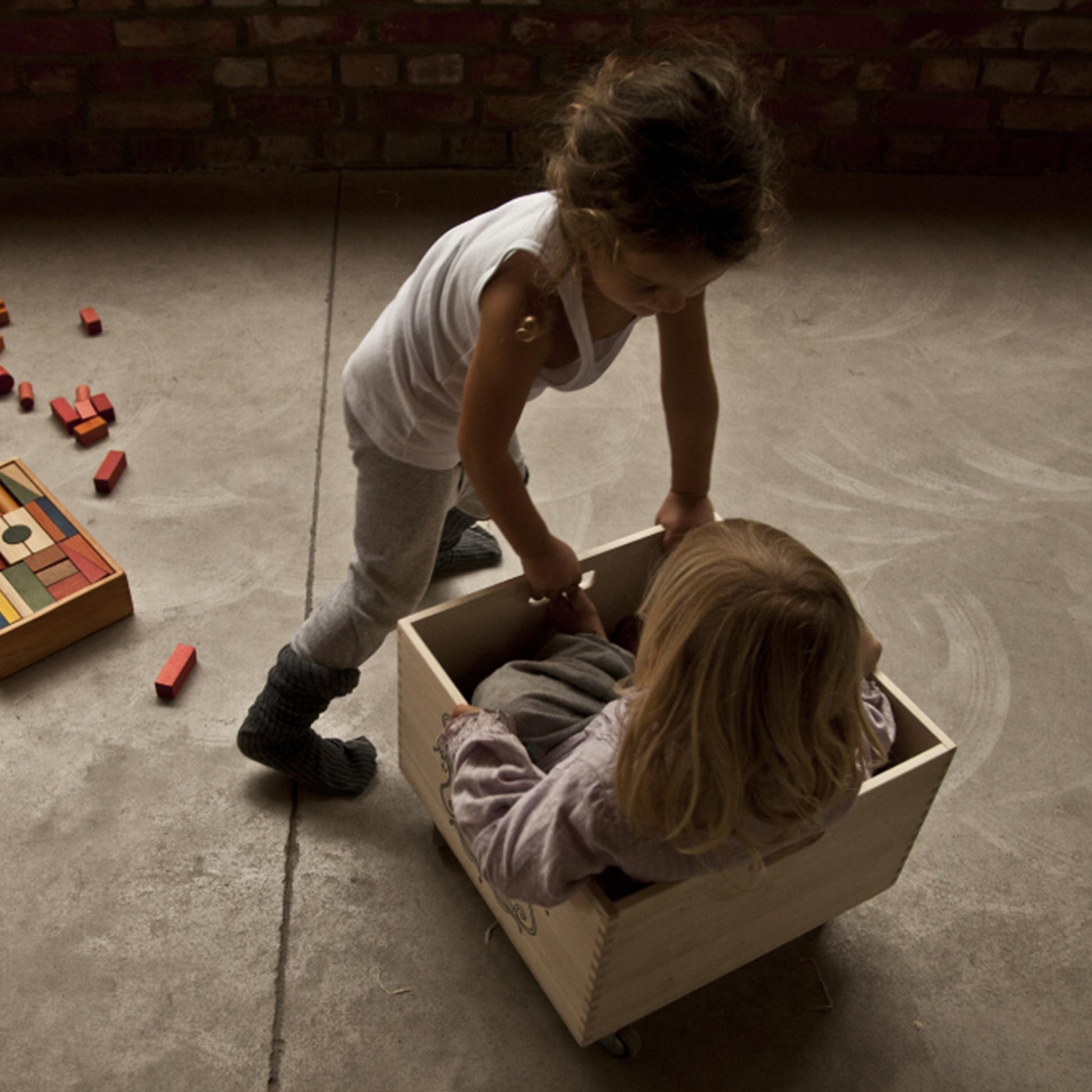 Solid Wood Mobile Toy Storage Crate with Rubber Soundproof Wheels
